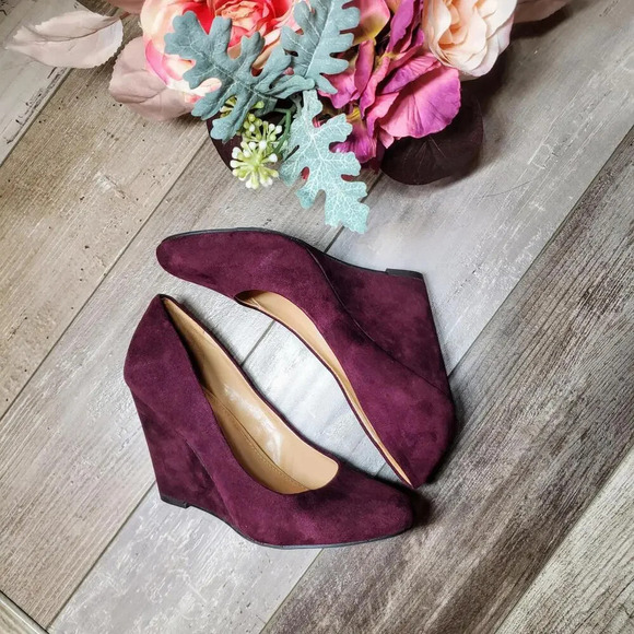 BANANA REPUBLIC Suede Round Toe Wedges Size 6 Wine Color - Picture 8 of 15